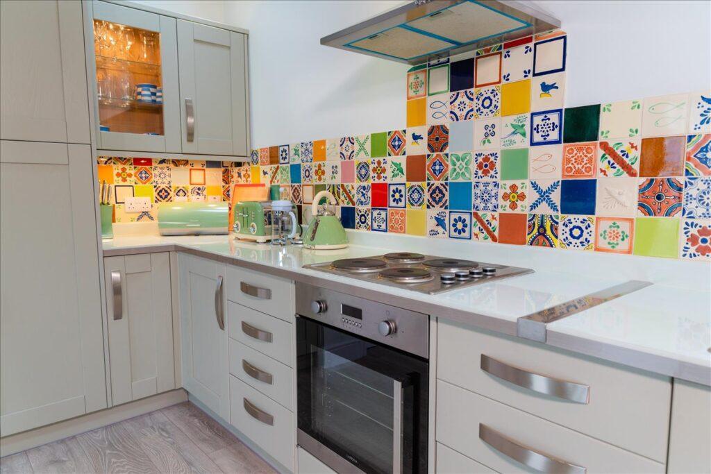 Polrunny_Farm_Sloe_Cottage_kitchen_tiles_a