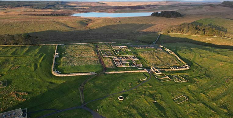 walking-guide-hadrians-wall-fort-inthe-norht-of-England